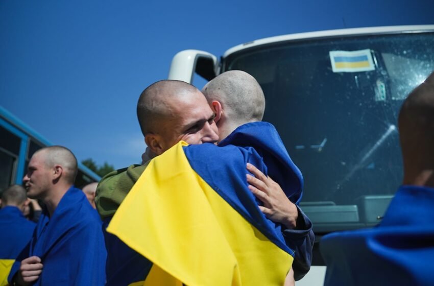  Відбувся 77-й обмін полоненими між Україною та РФ: кого повернули додому