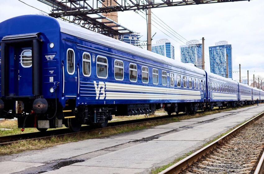  На Миколаївщині російський дрон влучив у приміський поїзд