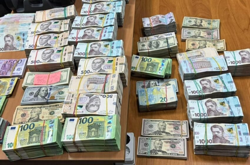  В Україні викрили “конвертцентр”, через який вивели 23,5 млрд гривень