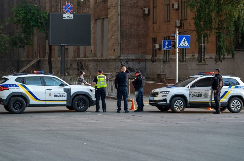  У Києві чоловік привів у дію боєприпас, постраждали четверо людей