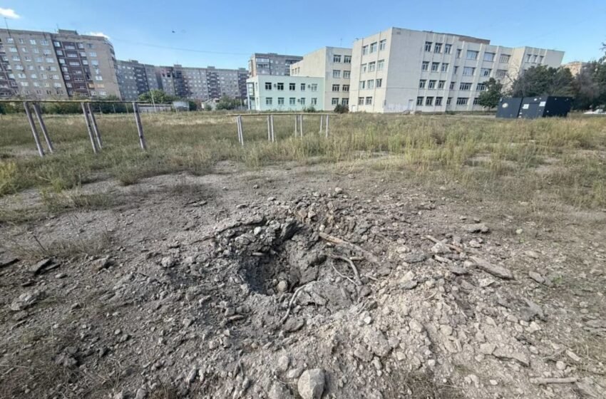  Росіяни вдарили артилерією по Краматорську, пошкоджено школу, загинула жінка