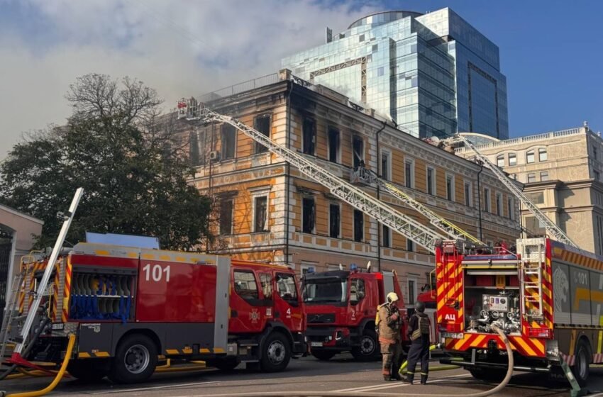  Частина будівлі – знищена вщент: репортаж з місця удару по НАН у Києві (фото, відео)