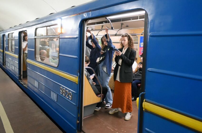  Кабмін пропонує дозволити роботу всього метро в Києві під час “жовтої” тривоги