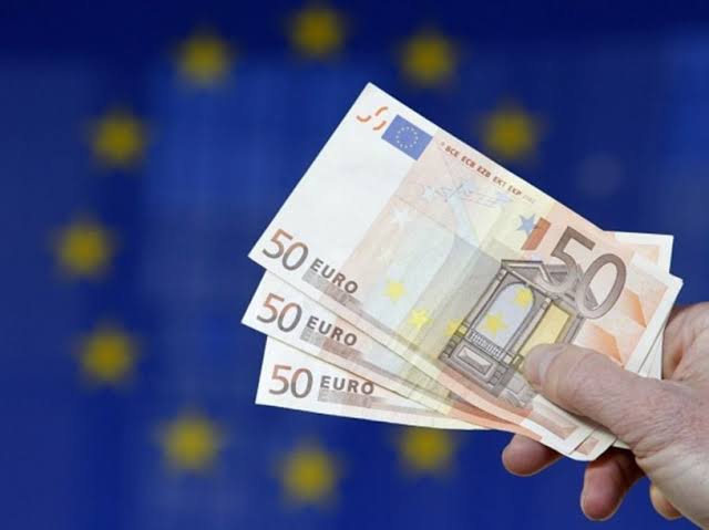  Курс валют в Україні на сьогодні: офіційні дані НБУ, банки та готівка