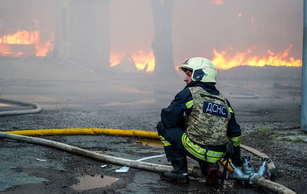 Росіяни вгатили ракетою по складах у Лозовій на Харківщині, є загиблий