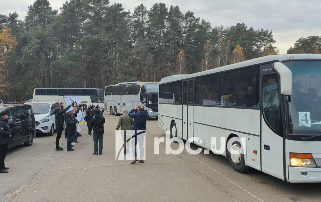 Евакуйовані жителі Олешок перетнули кордон України на Чернігівщині, - Зеленський
